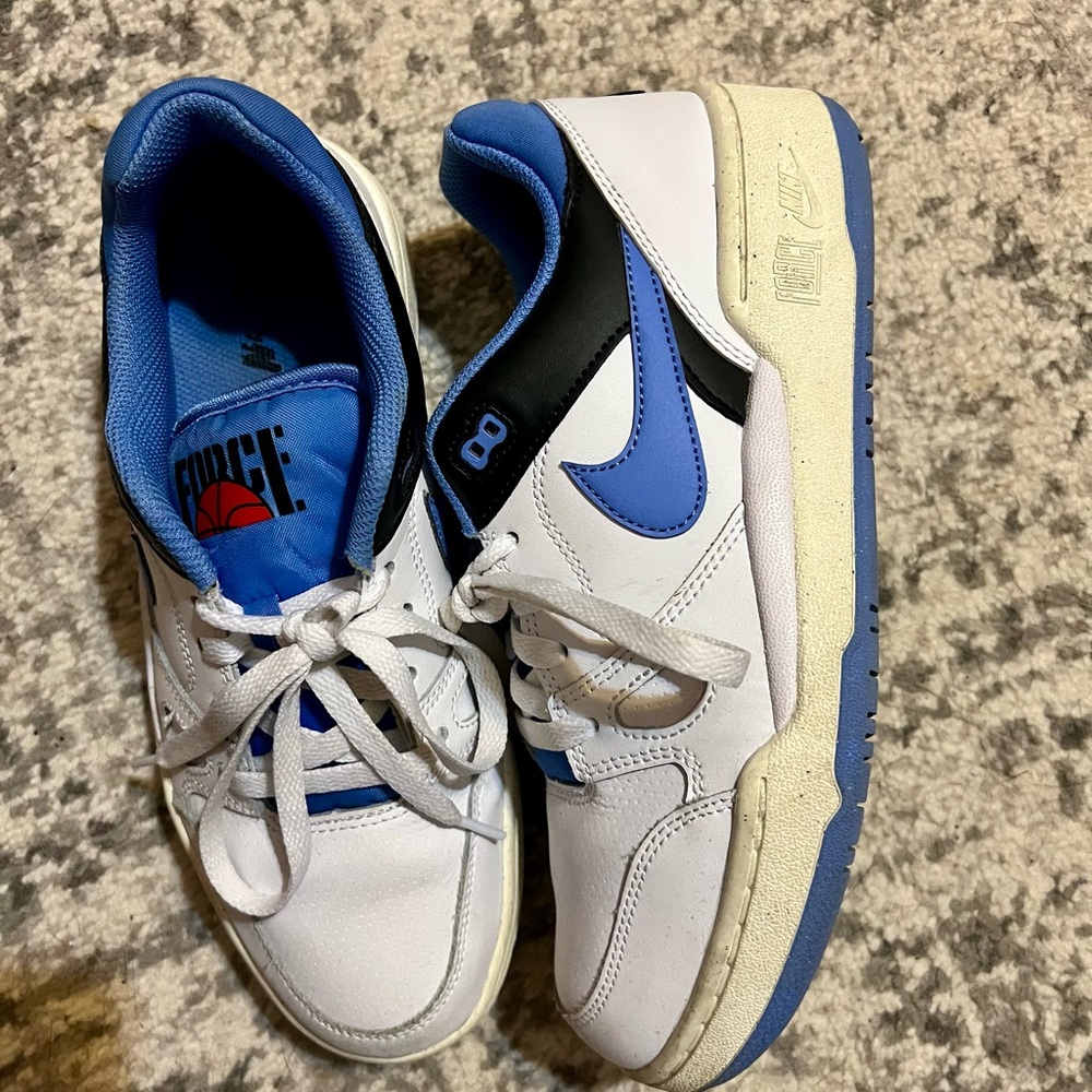 Nike White and Blue Low-Top Sneakers - Picture 2 of 5